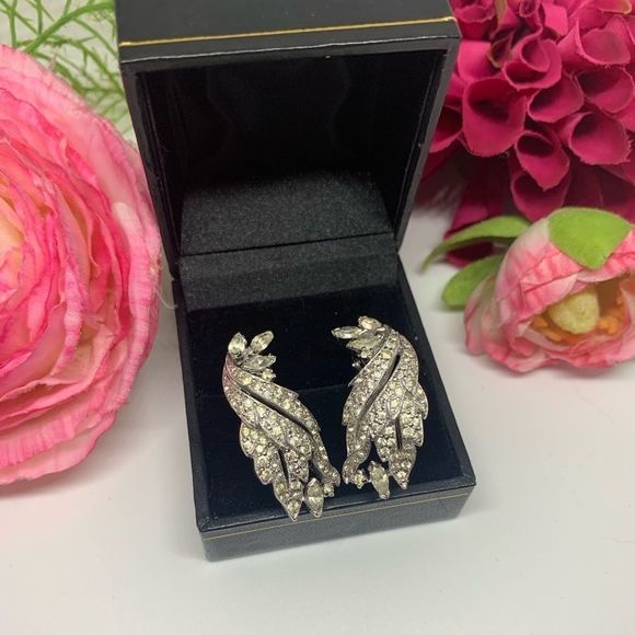 VINTAGE⚜️RARE PANETTA Crystal Twist Clip Earrings - Picture 1 of 5